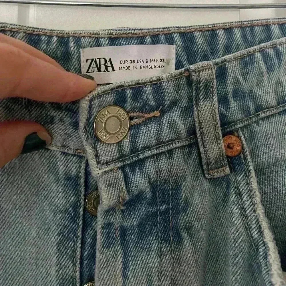 Zara distressed jeans. - Picture 3 of 4